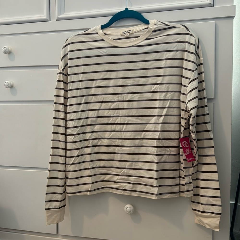 Lightweight cropped long sleeve tee